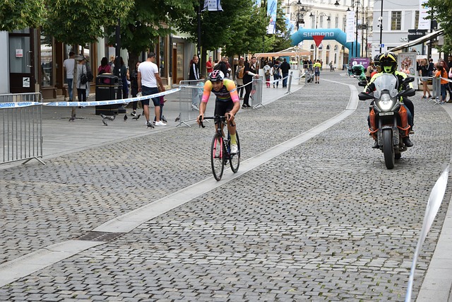 他彷彿在玩 他彷彿在玩